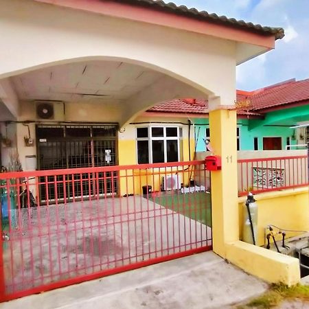 Homestay Melewar Parit Raja Luaran gambar