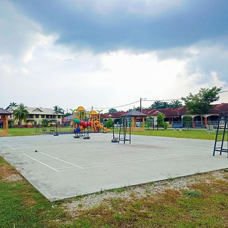 Homestay Melewar Parit Raja Luaran gambar